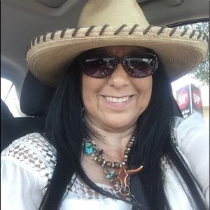 Meet your Posher, Deena